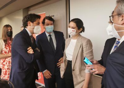 Fernández Mañueco y Díaz Ayuso inciden en la importancia de la colaboración público-privada para reactivar la economía