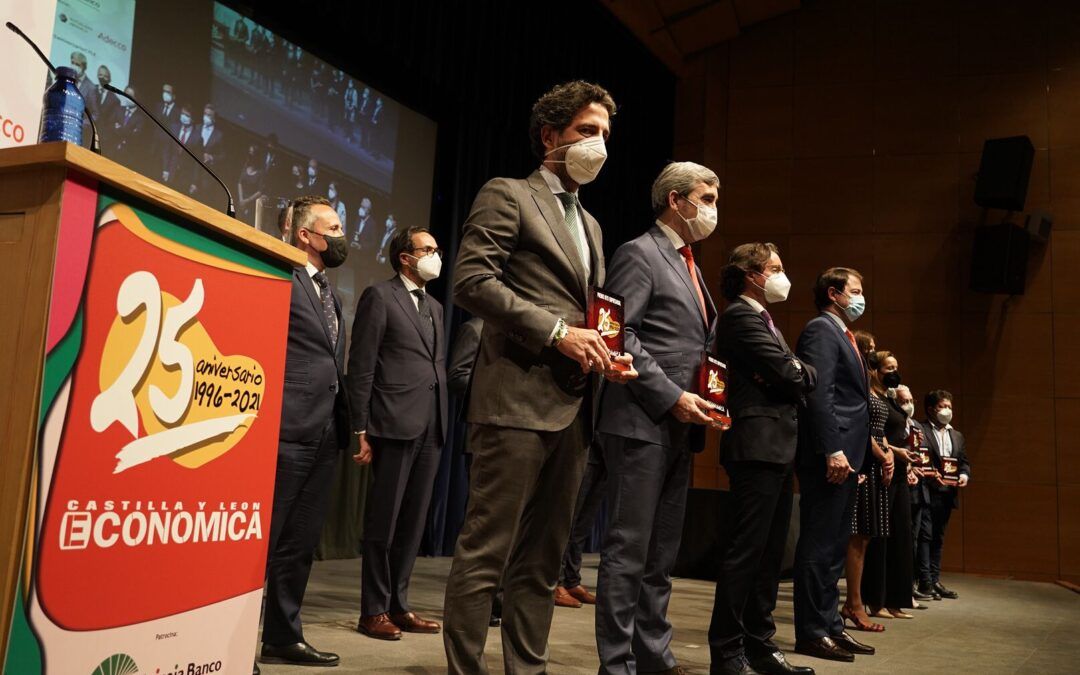 Fernández Mañueco define a Iberaval como «una historia de éxito»en la entrega de los Premios Hitos Empresariales de Castilla y León Económica